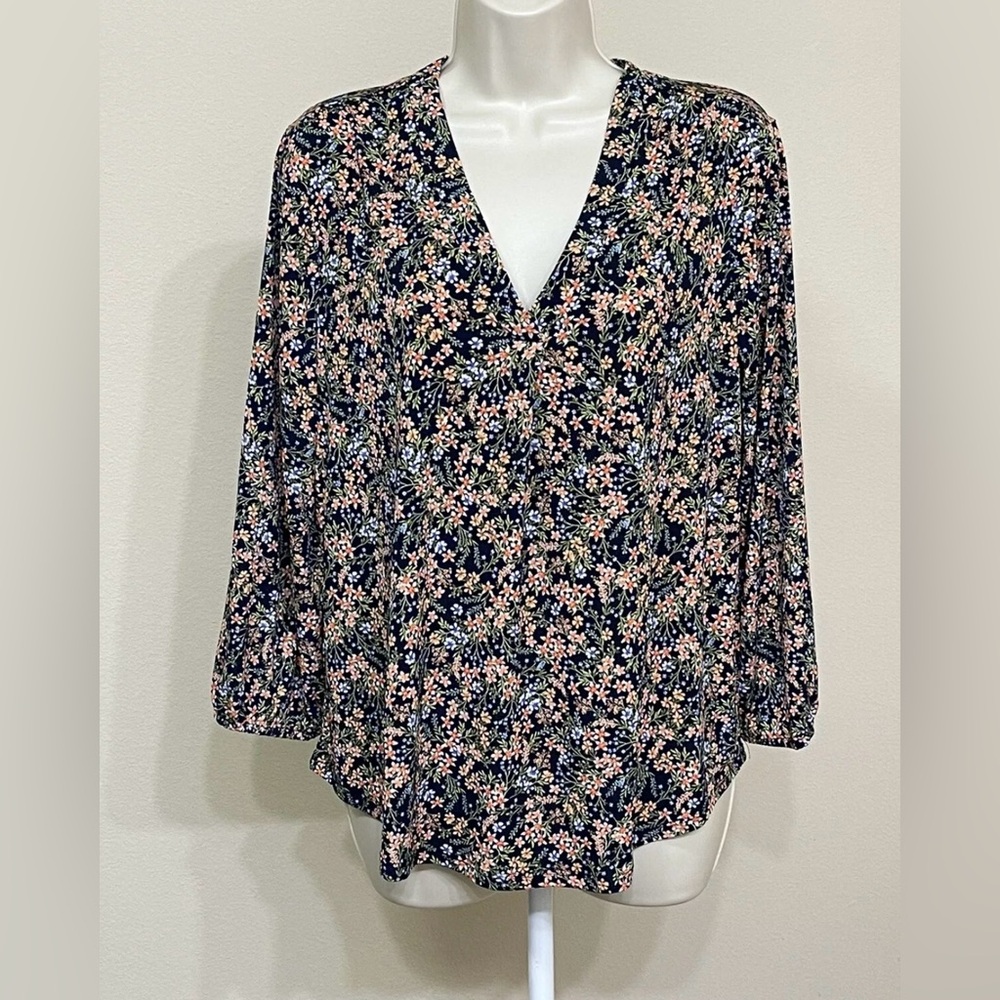 Vince Camuto Women’s Navy Blue Floral Print 3/4 Sleeve V-Neck Relaxed Blouse s M - Picture 1 of 11